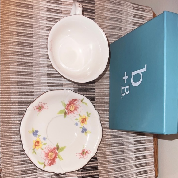 Burton + Burton Floral Peony Bone China Teacup & Saucer Set | Gift Box - Picture 6 of 8